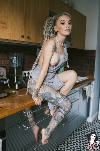 219983 - Suicide Girls