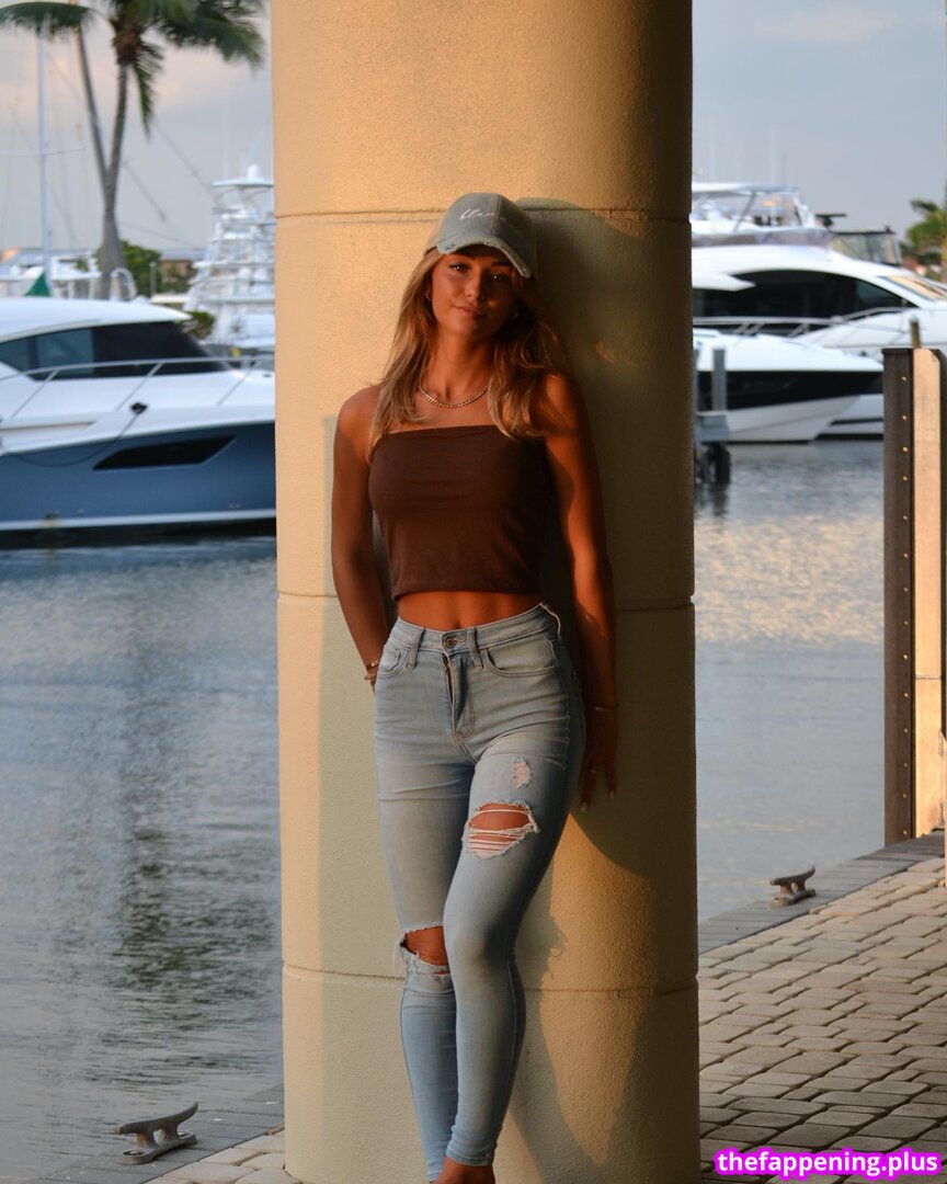 Ava Majury