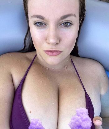 carmen_curvy