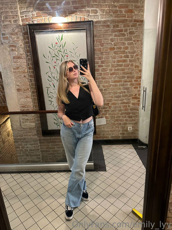emily_lyy