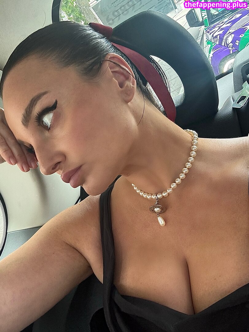 Gizzi Erskine