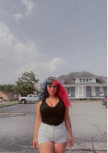 Harlee Queeni