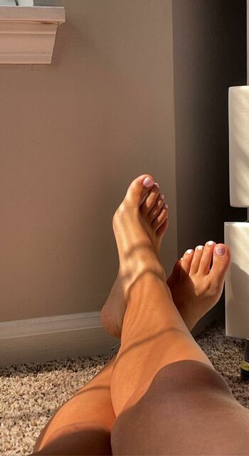 HerAthleteFeet