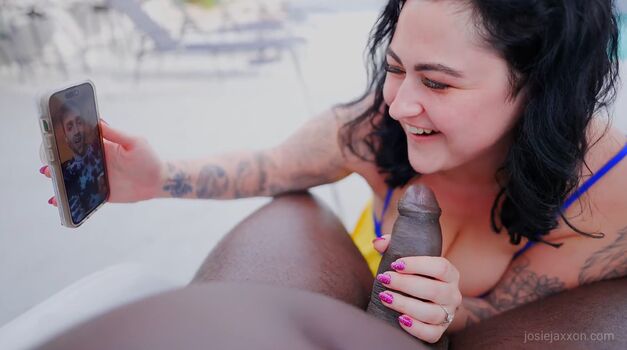Josiejaxxon Hotwife