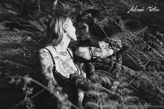 laceandleashes