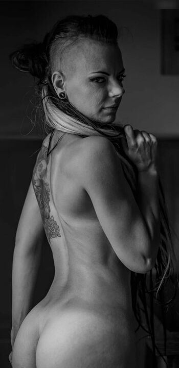 Lady_denight_official