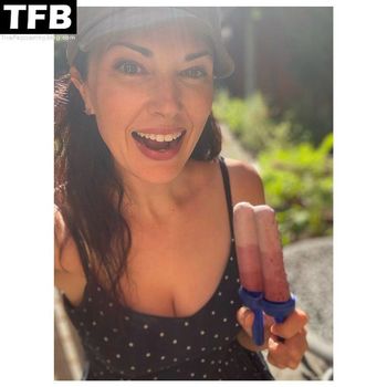 Laura Mennell
