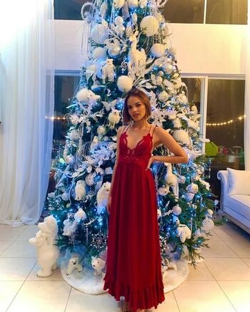 Leslie Grace