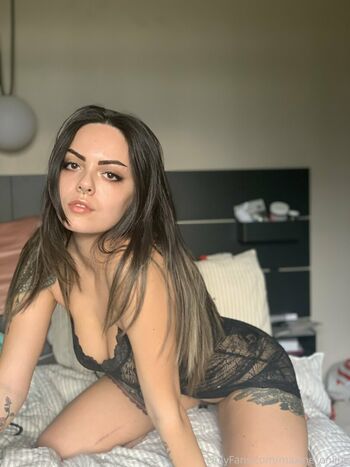 maxine_online