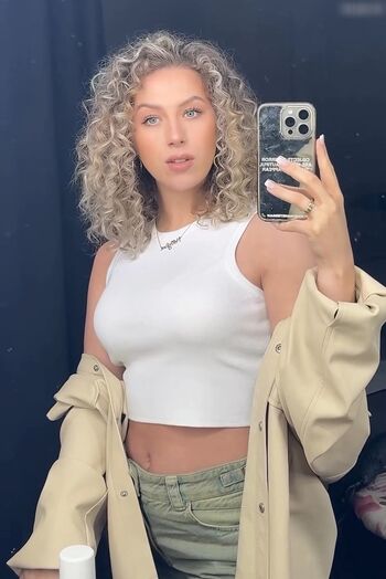 Molly Sue Horn