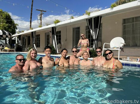 Naked Bakers