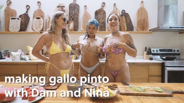 Naked Bakers