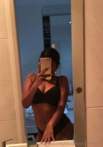 naughtyyy_nicole19