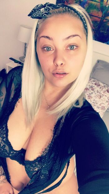 Nicki_thick6