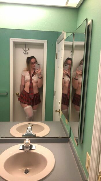 nicoleekait