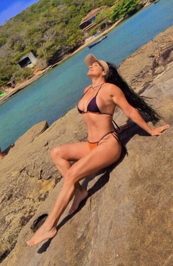 Silvia Patrixia Valpondi