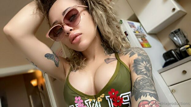 thehollyhendrix