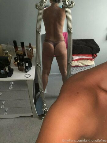 ukhotwifecouple