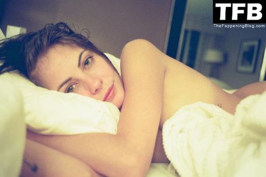 Willa Holland