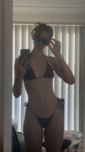 Zoe Zoesillss